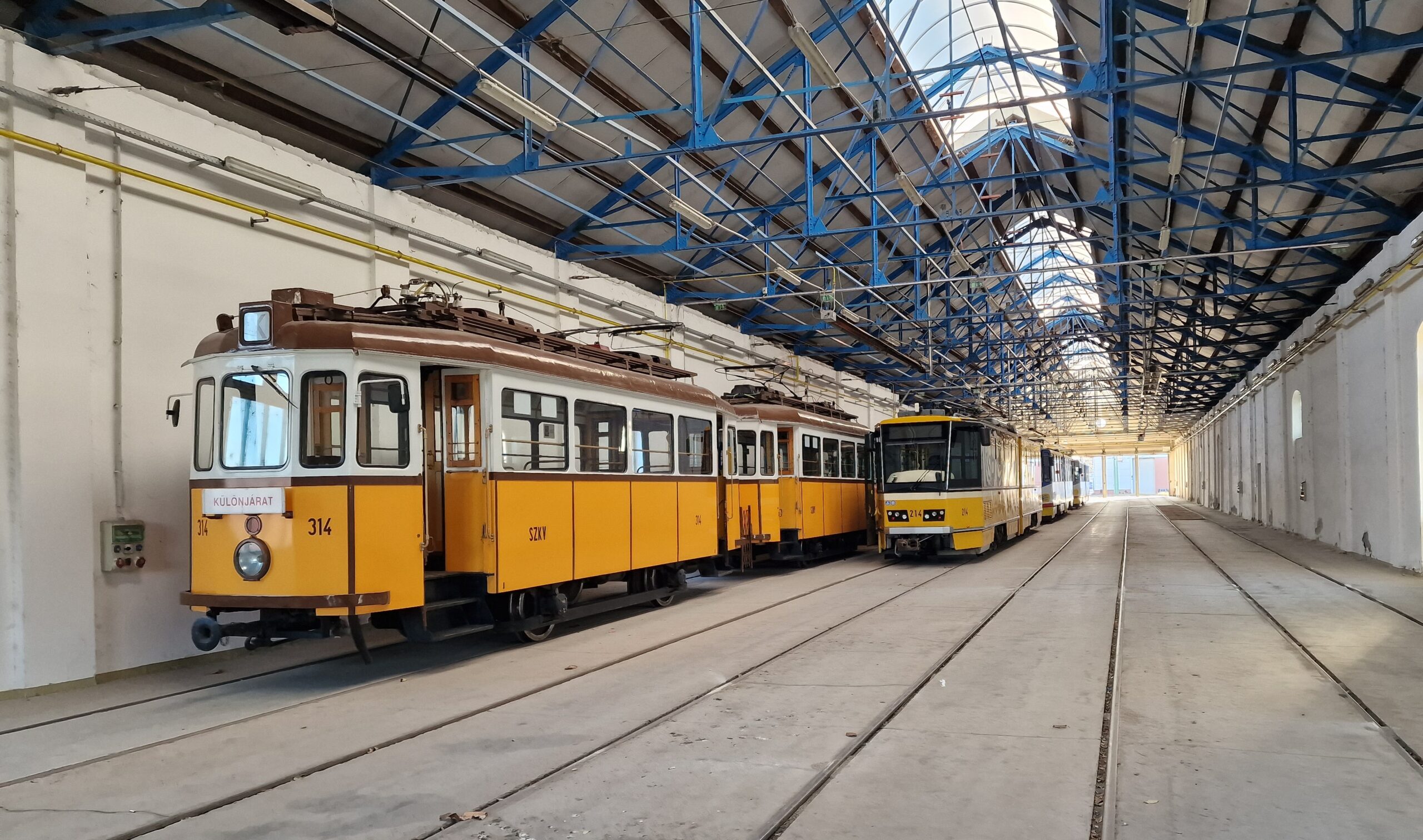 Site visit to the trolleybus depot in Szeged