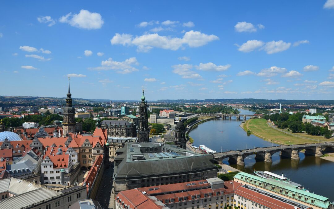 Restoring urban streams to improve the micro climate in cities