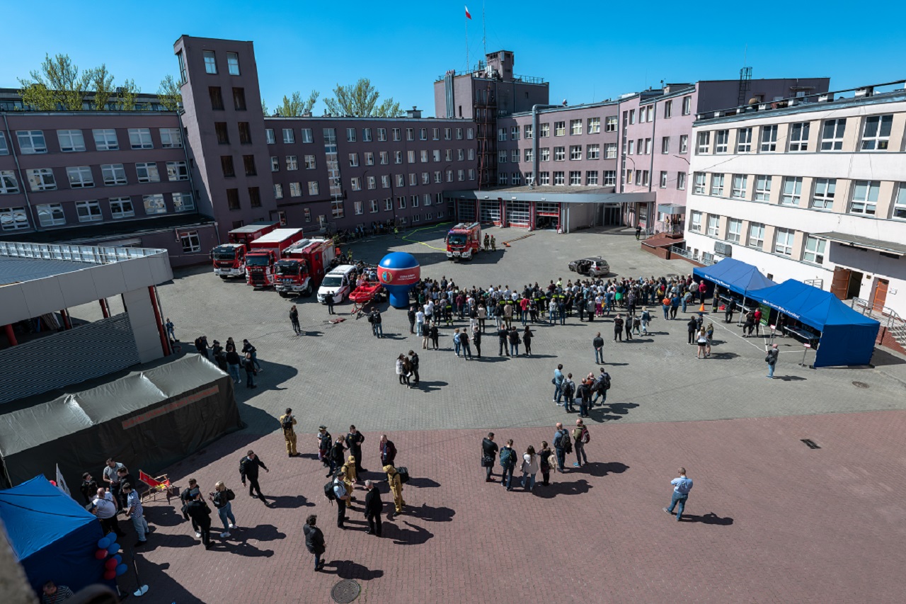 by Piotr Tabencki Fire university - open day event
