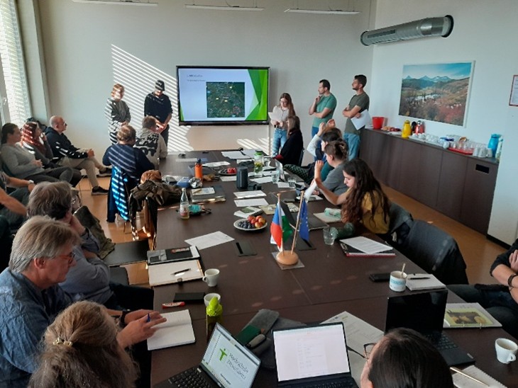 Presentation of student team