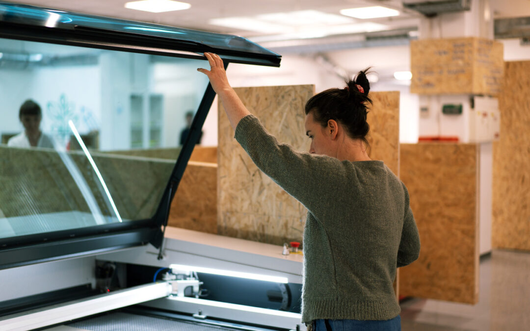 Exploring Digital Fabrication: First Steps with Laser Cutting